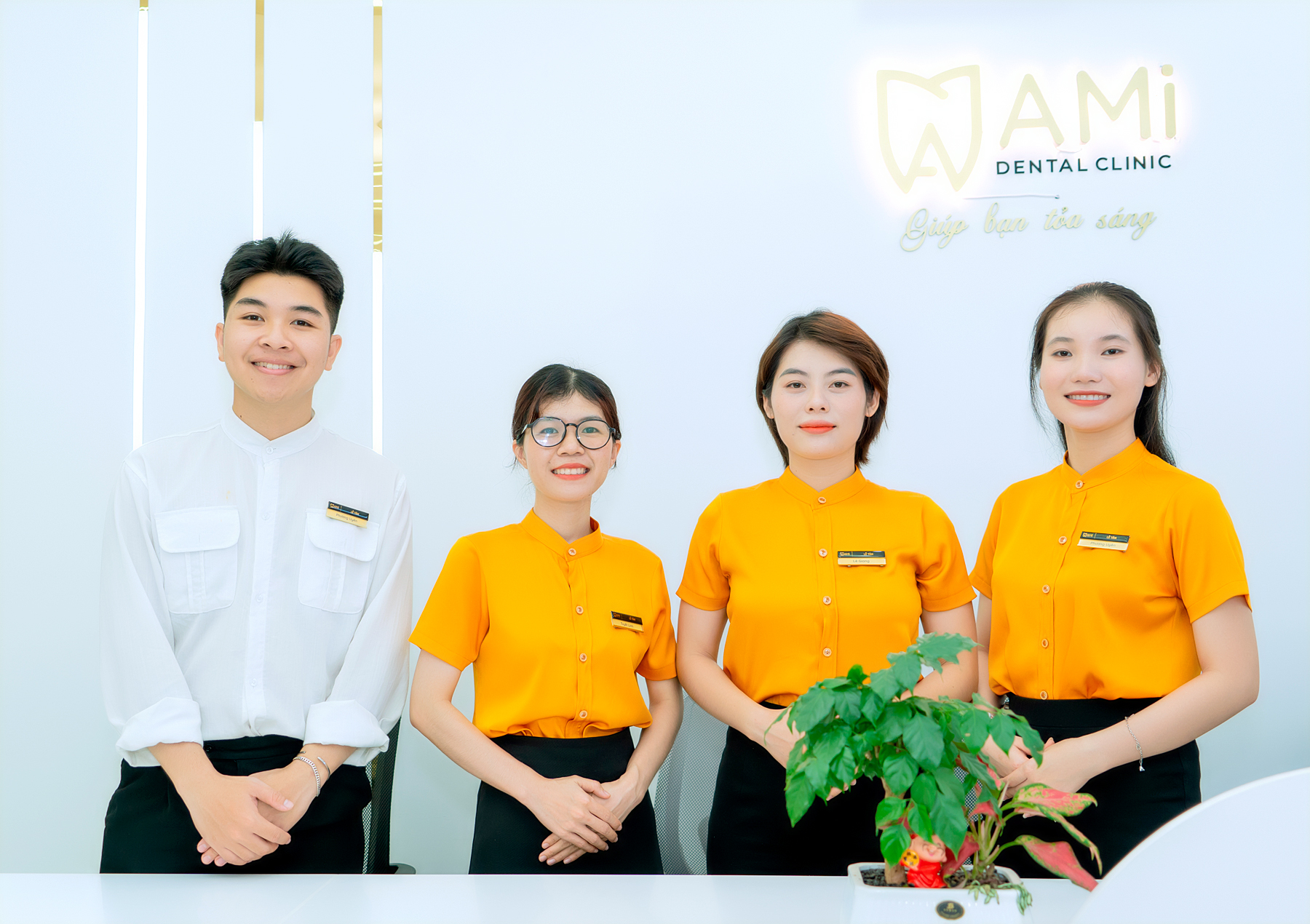 đội ngũ lễ tân và chăm sóc khách hàng nha khoa ami
